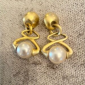 Brushed Gold with faux Pearl Premier Designs Earrings
